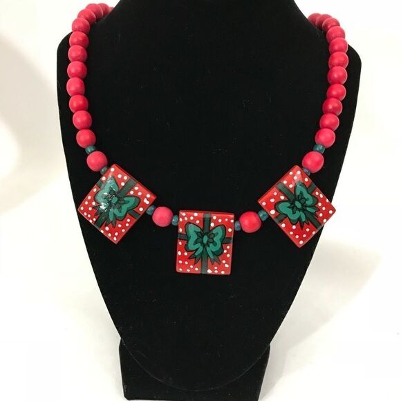 Beaded Christmas🎄🎁 Necklace  - Picture 1 of 4